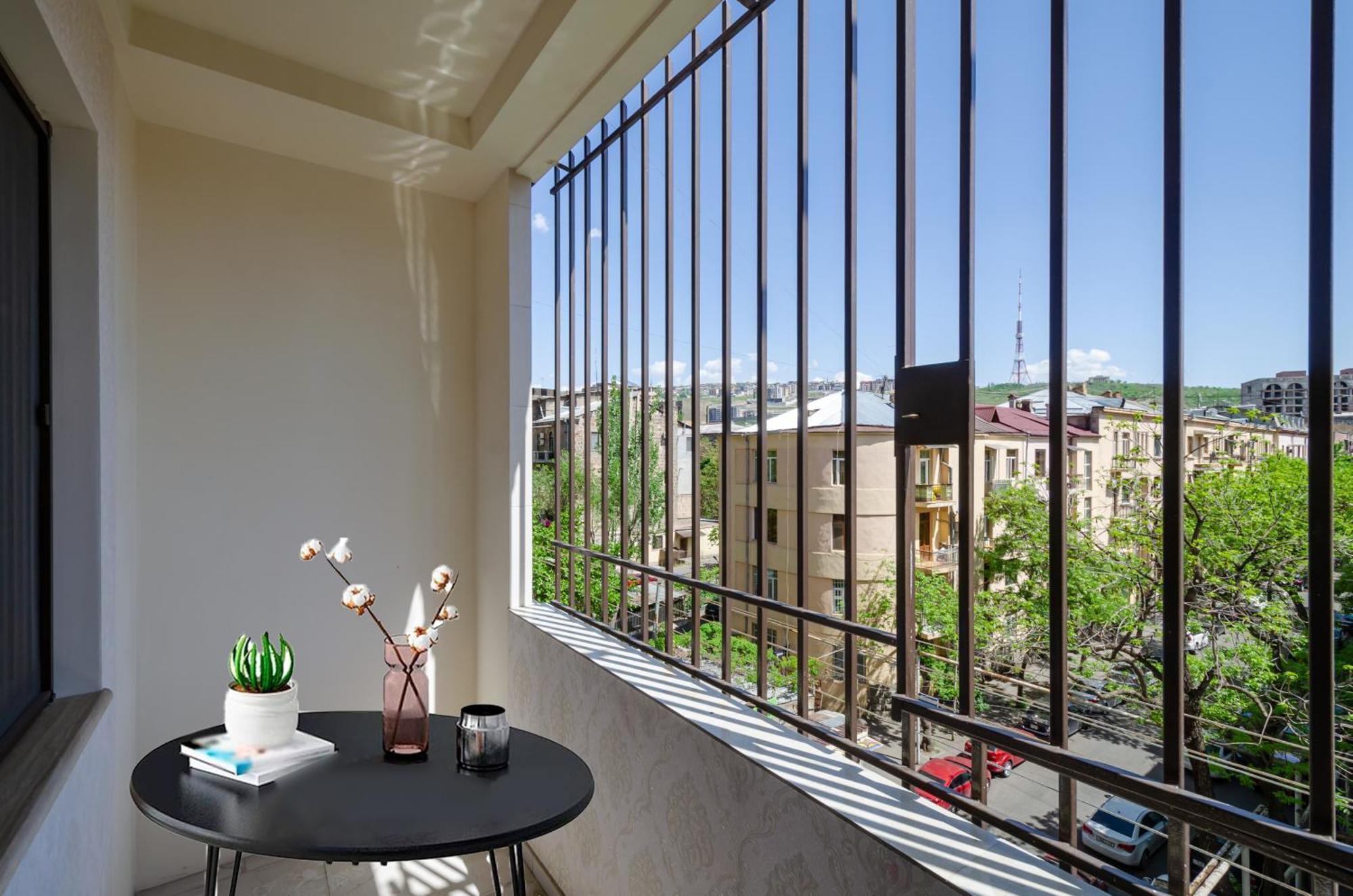 5A Beautiful Apartment In The Center Of The Capital Photo Original 耶烈万 外观 照片